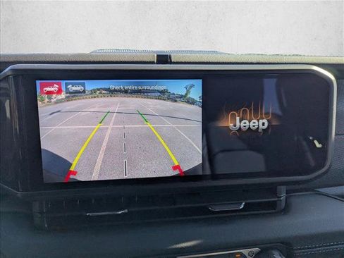 Used 2026 Jeep Wrangler Unlimited Rubicon AWD/4WD image 18