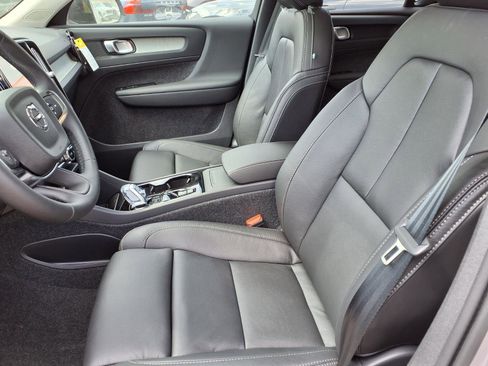 New 2026 Volvo XC40 B5 Plus w/ Climate Package AWD/4WD image 4