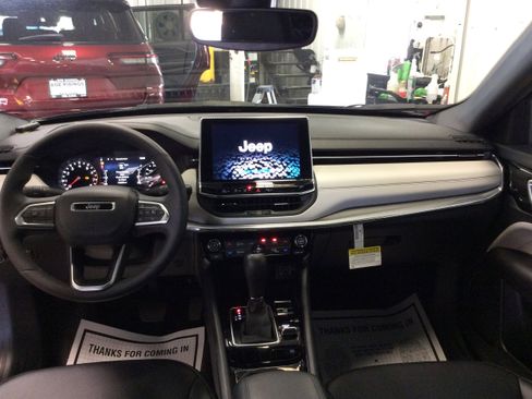 Used 2024 Jeep Compass Limited image 17