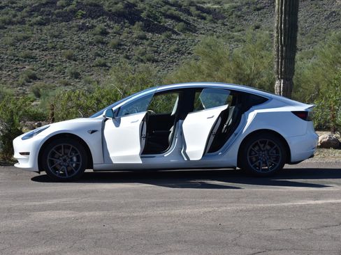 Used 2018 Tesla Model 3 Long Range image 6