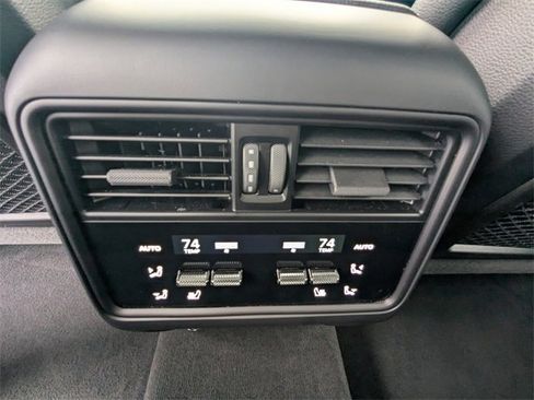 Used 2024 Porsche Cayenne image 15