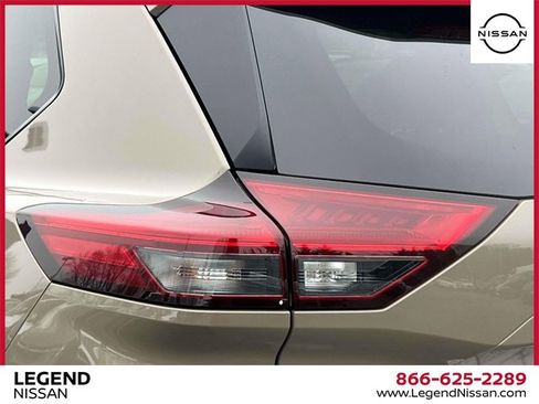 Used 2024 Nissan Rogue SV image 11