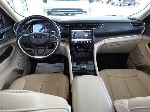 Used 2022 Jeep Grand Cherokee L Limited w/ Luxury Tech Group II image 2