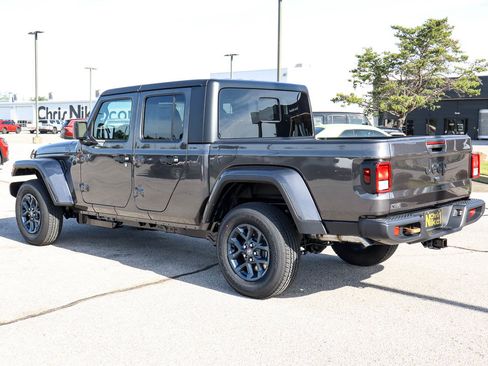 New 2026 Jeep Gladiator Sport AWD/4WD image 8