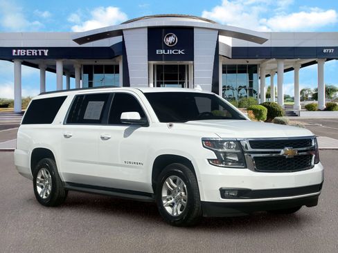 Used 2017 Chevrolet Suburban LT w/ Luxury Package RWD image 2
