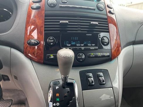 Used 2008 Toyota Sienna XLE FWD image 24