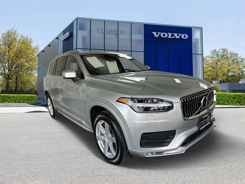 Certified 2022 Volvo XC90 T6 Momentum image 1
