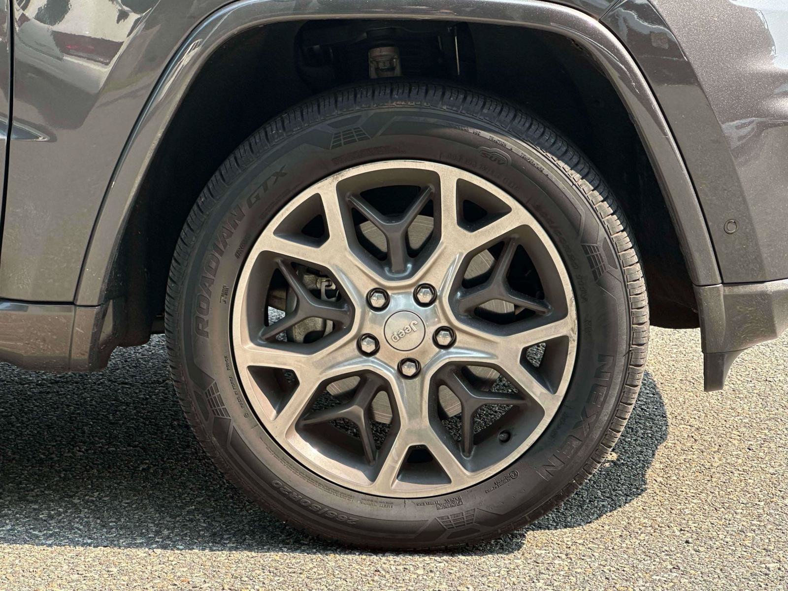 Used 2019 Jeep Grand Cherokee Overland AWD/4WD image 6