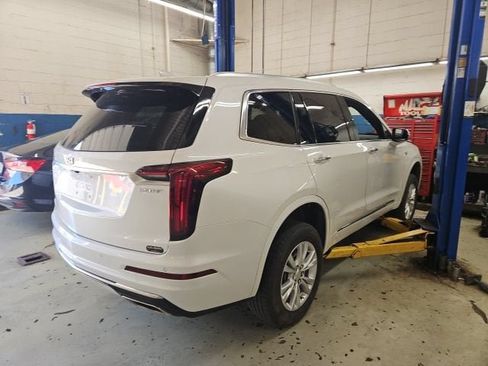 Used 2023 Cadillac XT6 Luxury AWD/4WD image 2