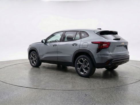 Used 2025 Chevrolet Trax LT FWD image 6