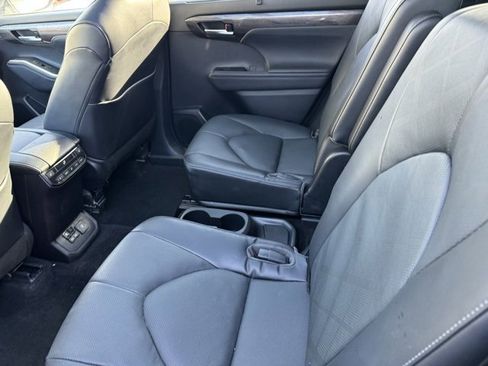 Used 2023 Toyota Highlander Platinum image 7