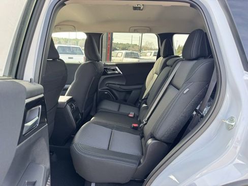 New 2026 Mitsubishi Outlander ES image 10