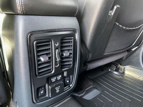 Used 2018 Jeep Grand Cherokee Limited AWD/4WD image 9