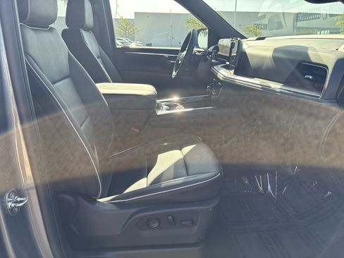 New 2026 Chevrolet Suburban Premier AWD/4WD image 20