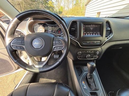 Used 2021 Jeep Cherokee Latitude Plus image 10