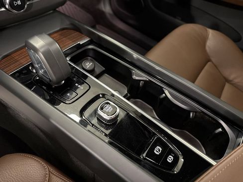 Certified 2024 Volvo XC60 T8 Plus w/ Climate Package AWD/4WD image 18