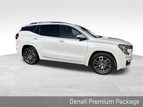 Used 2024 GMC Terrain Denali w/ Denali Premium Package AWD/4WD image 17
