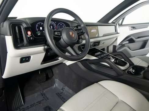 Certified 2026 Porsche Cayenne E-Hybrid AWD/4WD image 15
