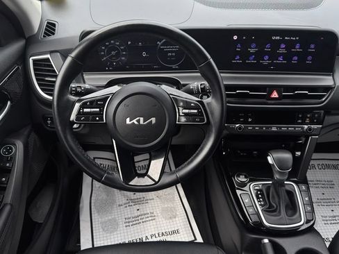 Used 2024 Kia Seltos EX AWD/4WD image 13