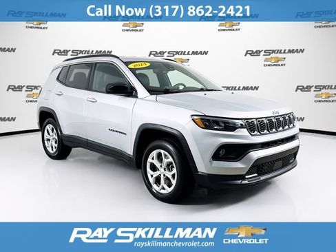 Used 2024 Jeep Compass Latitude AWD/4WD image 1