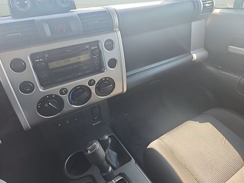 Used 2009 Toyota FJ Cruiser 4WD image 10