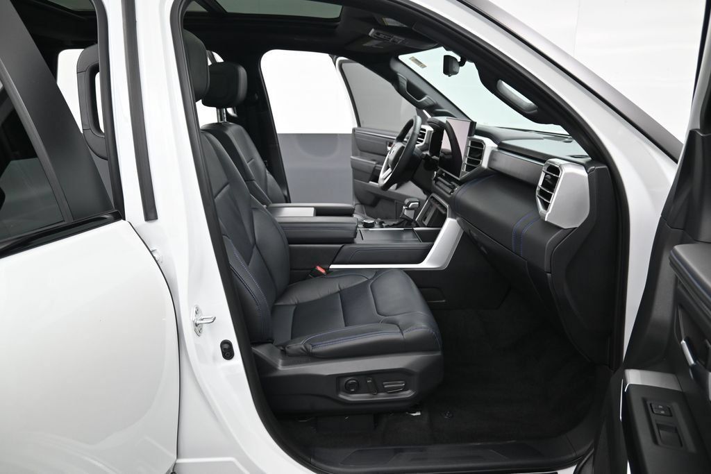 Used 2025 Toyota Sequoia Platinum AWD/4WD image 38