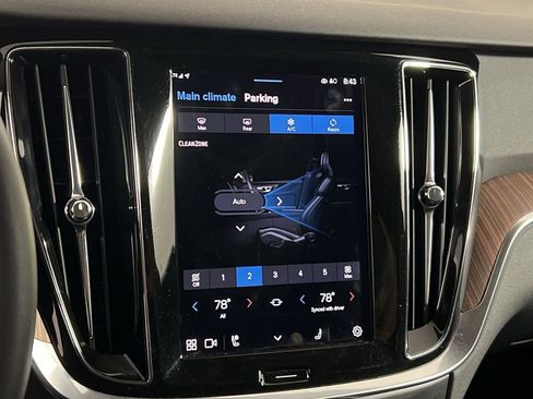 Used 2025 Volvo V60 B5 Cross Country Plus image 17