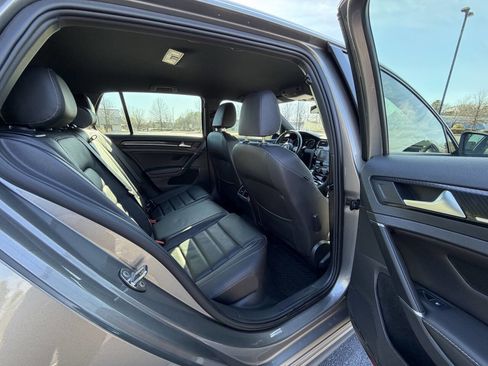 Used 2016 Volkswagen Golf R 4-Door image 15