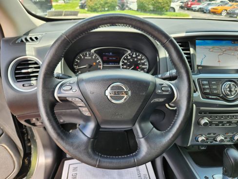 Used 2019 Nissan Pathfinder SL AWD/4WD image 18