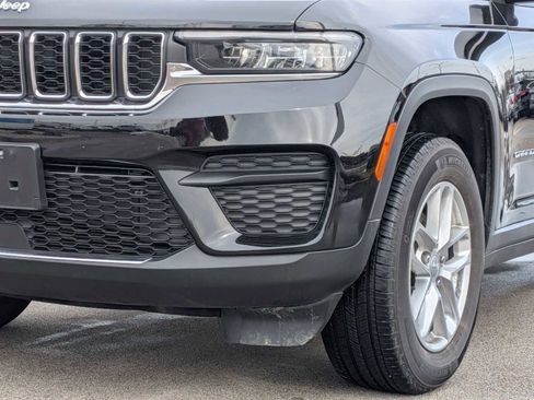 Used 2023 Jeep Grand Cherokee Laredo AWD/4WD image 11