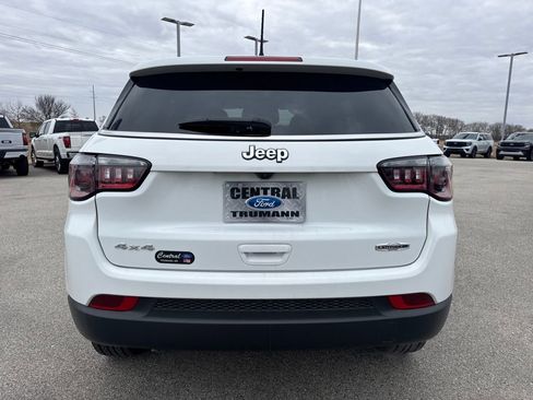 Used 2024 Jeep Compass Latitude image 5