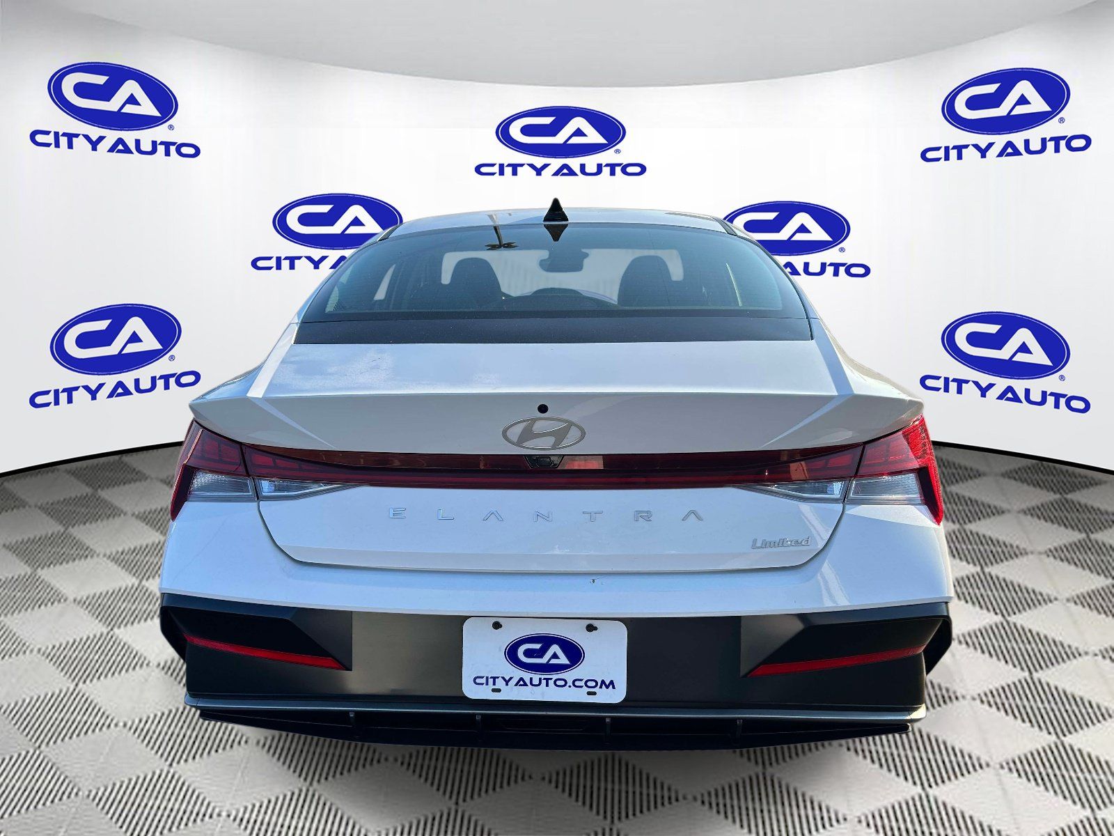Used 2025 Hyundai Elantra Limited FWD image 5
