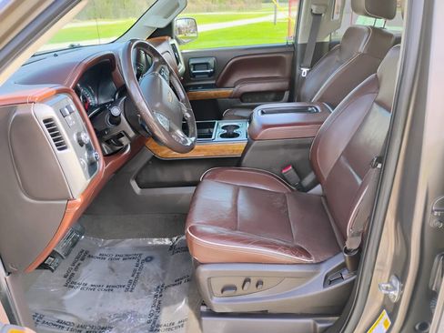 Used 2015 Chevrolet Silverado 1500 High Country w/ High Country Premium Package AWD/4WD image 10