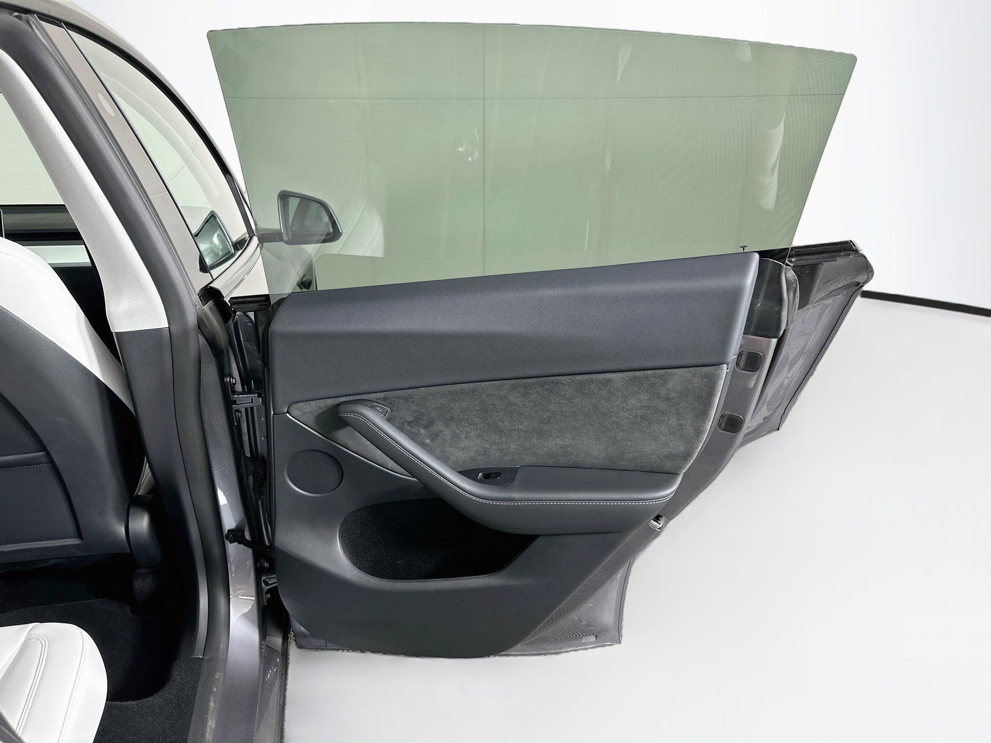 Used 2025 Tesla Model Y Long Range RWD image 30