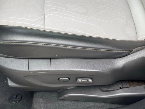 Used 2020 Chevrolet Trax LT w/ LT Convenience Package image 10