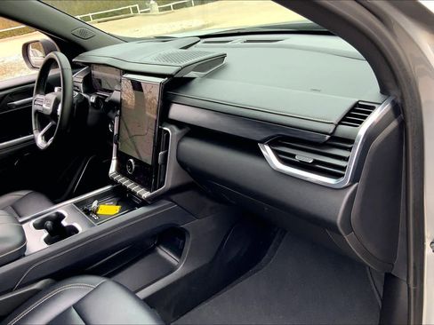 Used 2024 GMC Acadia Elevation w/ Luxury Package image 19