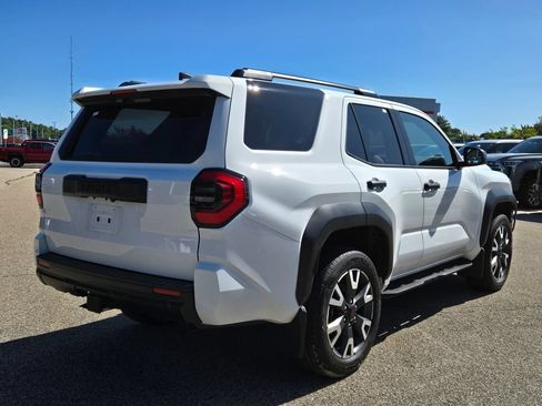 Used 2025 Toyota 4Runner SR5 AWD/4WD image 6