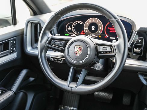 Used 2024 Porsche Cayenne Coupe AWD/4WD image 16