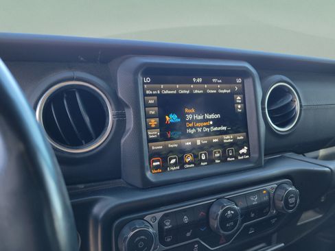 Used 2021 Jeep Wrangler Unlimited Sahara w/ Cold Weather Group AWD/4WD image 17