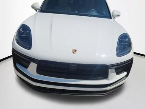 Used 2024 Porsche Macan AWD/4WD image 2