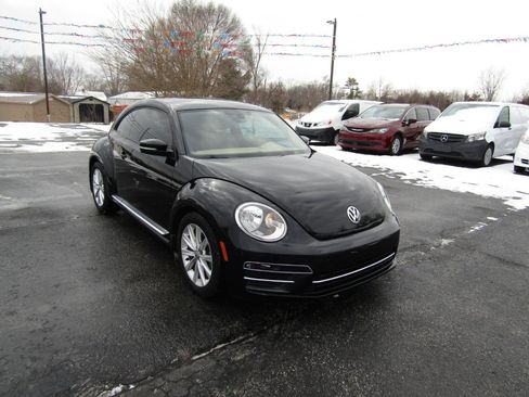 Used 2017 Volkswagen Beetle 1.8T SE image 2
