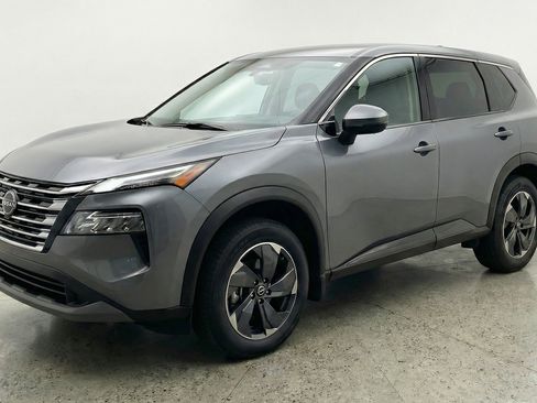 Used 2025 Nissan Rogue SV image 3