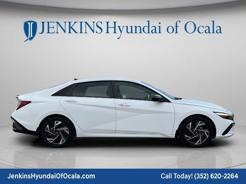 Certified 2025 Hyundai Elantra Sport FWD image 2