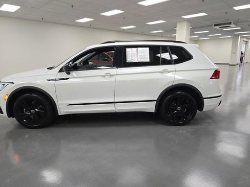 Used 2023 Volkswagen Tiguan SE R-Line AWD/4WD image 3