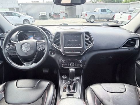 Used 2019 Jeep Cherokee Trailhawk w/ Comfort/Convenience Group AWD/4WD image 12