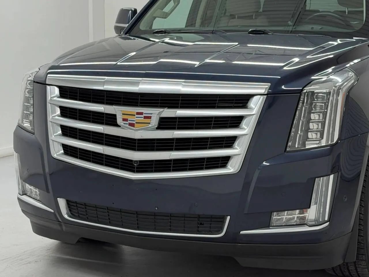Used 2019 Cadillac Escalade Luxury RWD image 40
