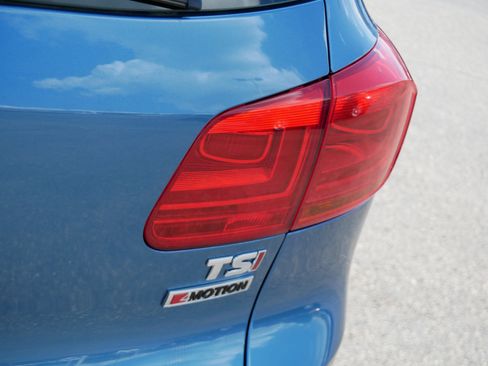 Used 2018 Volkswagen Tiguan Limited AWD/4WD image 16