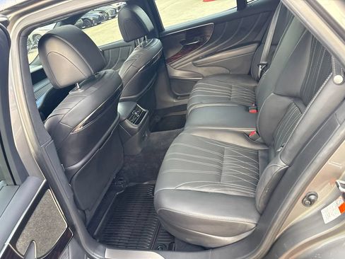 Used 2023 Lexus LS 500 w/ Luxury Package RWD image 19