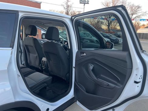 Used 2017 Ford Escape SE image 18
