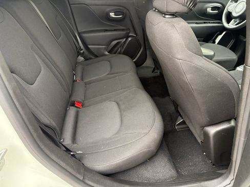 Used 2023 Jeep Renegade Latitude image 11